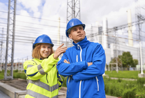 zwei dual Studierende 