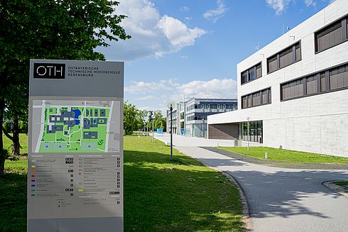 Außenansicht Hochschulgebäude OTH Regensburg