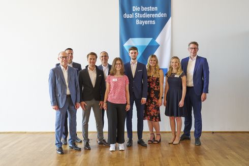 Dr. Christof Prechtl, stellv. Hauptgeschäftsführer bayme vbm vbw, Dr. Tobias Haaf, Staatsministerium für Wissenschaft und Kunst, Ministerialdirigent, Jan Wellhöfer, Prof. Dr. Robert Ott, hochschule dual, wissenschaftlicher Leiter, Lena Schneyer, Daniel Hellmich, Leonie Nerf, Simone Huber, Markus Blume, Staatsminister für Wissenschaft und Kunst, MdL