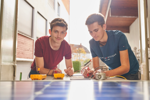 Zwei dual Studierende Studiengang Engergie- Gebäudetechnik