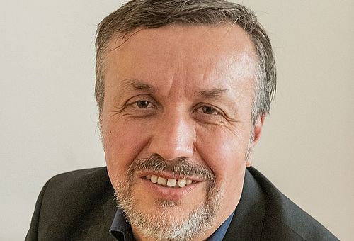 Porträt Prof. Dr. Peter Riegler